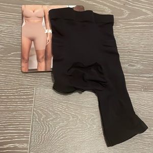 SKIMS solution short 01 size S/M